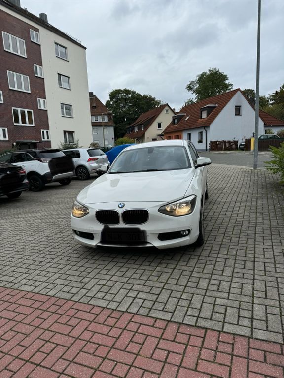 Weiß Gebraucht 2014 BMW 118 Kleinwagen | 6.500 € (Fairer Preis) - Bild 1/4
