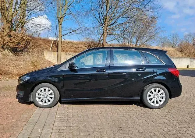 Gebraucht Mercedes B180 Style 122 PS (89 kW) 2017 Schwarz Kleinwagen