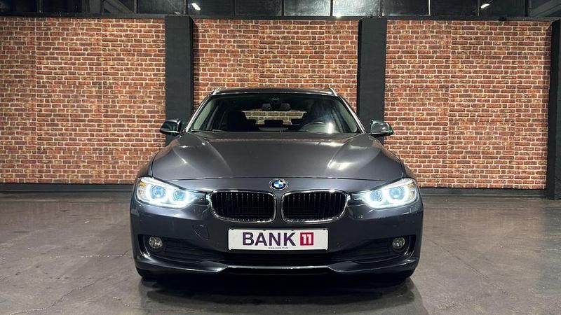 Gebraucht BMW 320 184 PS (135 kW) 2013 Grau Kombi