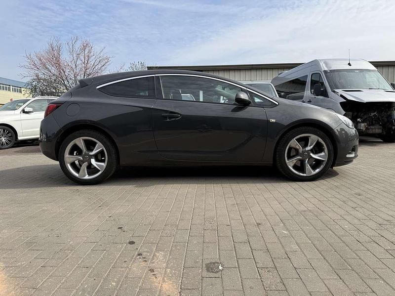 Gebraucht Opel Astra Innovation 140 PS (102 kW) 2012 Plat.anthr./rogrey/0j:silbergr Coupé