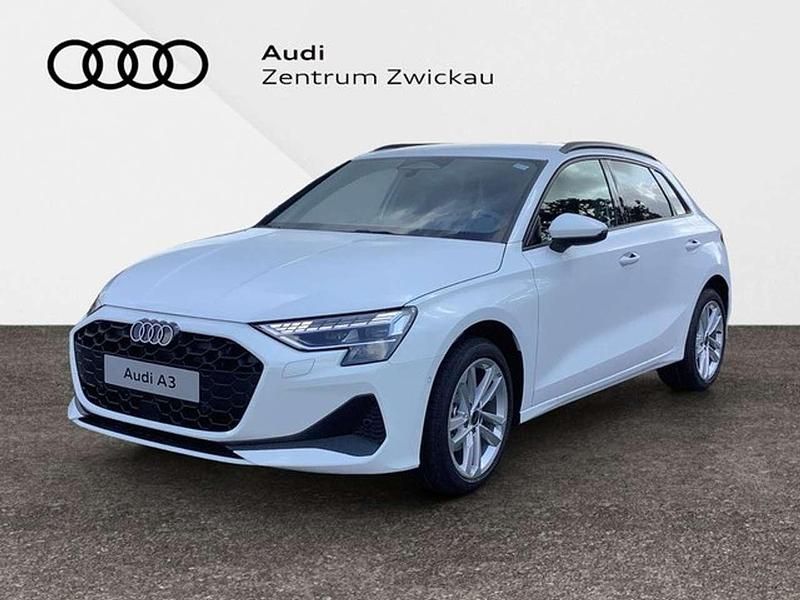 Arkonaweiß Neu 2025 Audi A3 Sportback Sport Kleinwagen | 37.020 € (Etwas zu teuer) - Bild 1/4