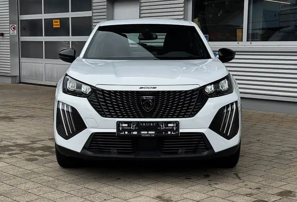 Gebraucht Peugeot 2008 Active 101 PS (74 kW) 2024 Weiß SUV