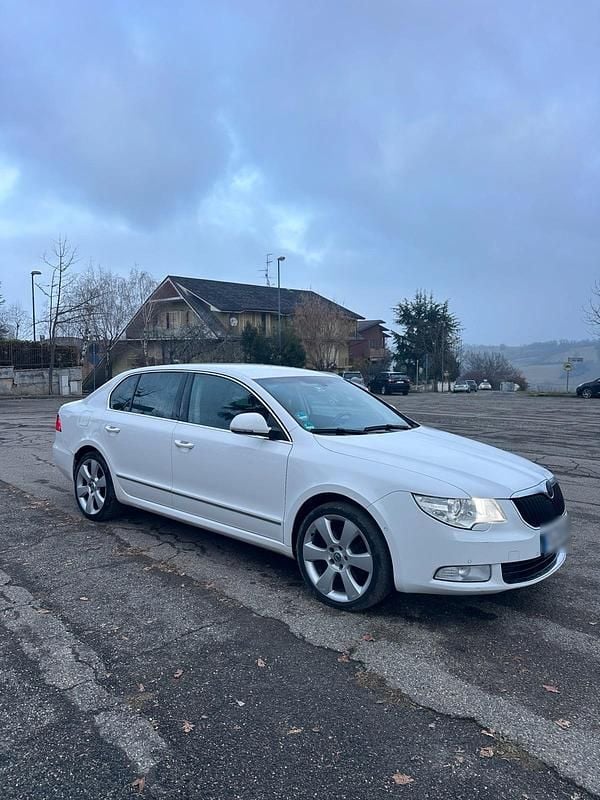 Second-hand Skoda Superb 170 CP (125 kW) 2008 Alb Berlinǎ