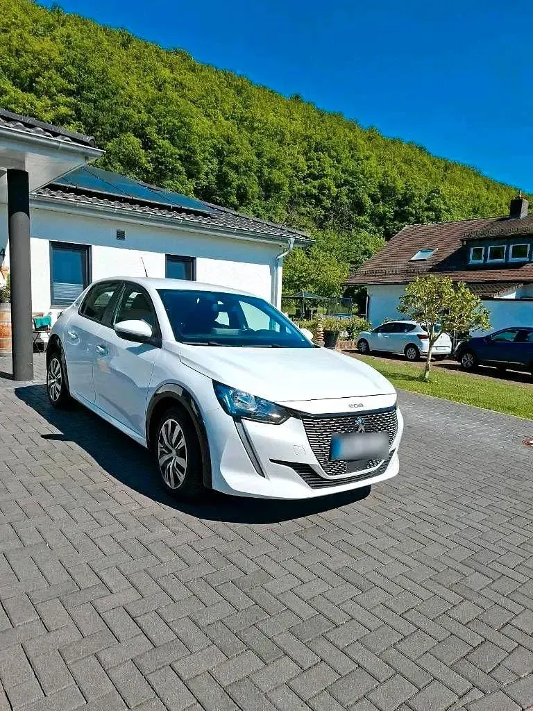 Gebraucht Peugeot e-208 Active 100 kW (136 PS) 2021 Weiß Kleinwagen