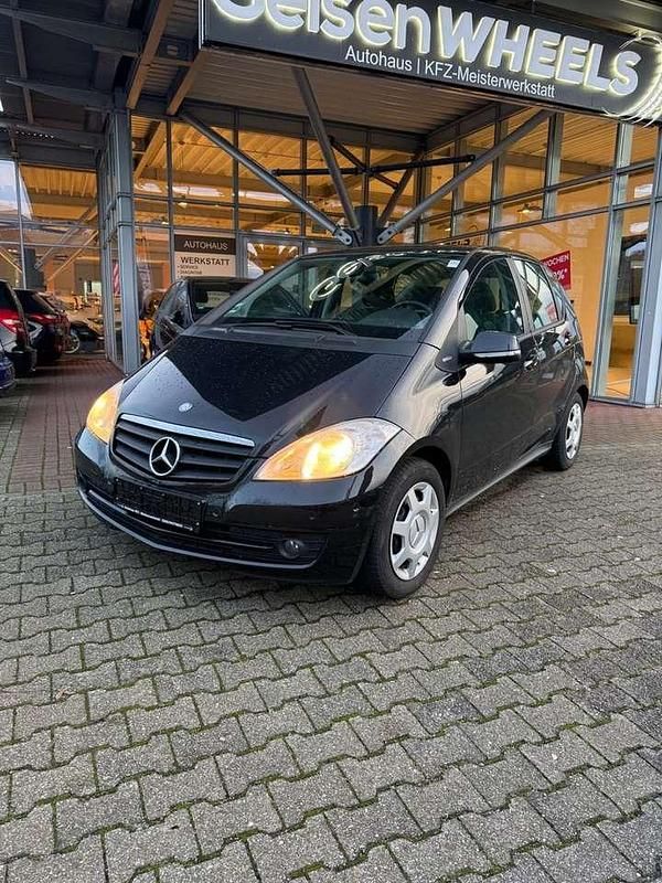 Kosmosschwarz metalliclack Gebraucht 2010 Mercedes A180 Kleinwagen | 3.990 € (Fairer Preis) - Bild 1/4