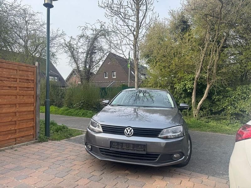 Gebraucht VW Jetta Comfortline 105 PS (77 kW) 2011 Grau Limousine