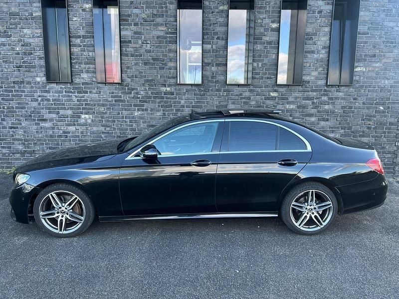 Gebraucht Mercedes E220 AMG line 194 PS (142 kW) 2019 Schwarz Limousine