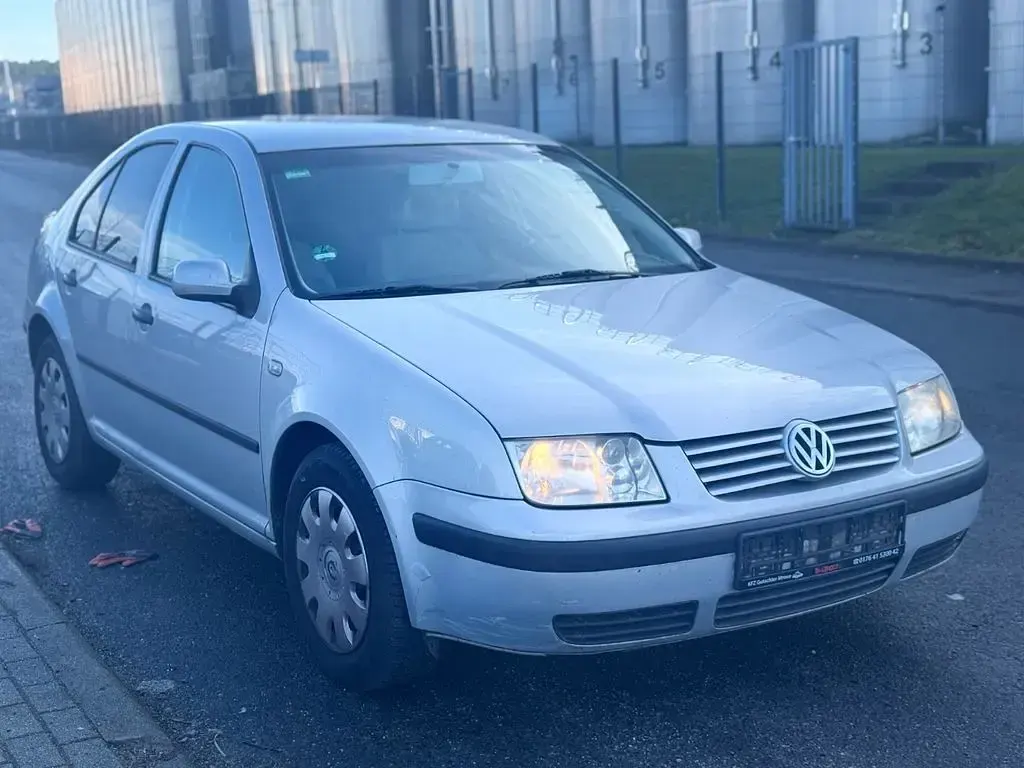 Occasion VW Bora Basis 101 ch (74 kW) 2000 Argent Berline
