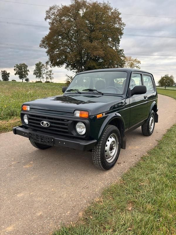 Grün Gebraucht 2018 Lada niva SUV | 10.800 € (Guter Preis) - Bild 1/4