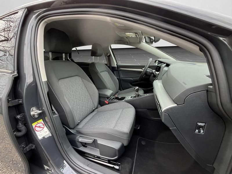 Gebraucht VW Golf VIII Move 150 PS (110 kW) 2024 Uranograu Limousine