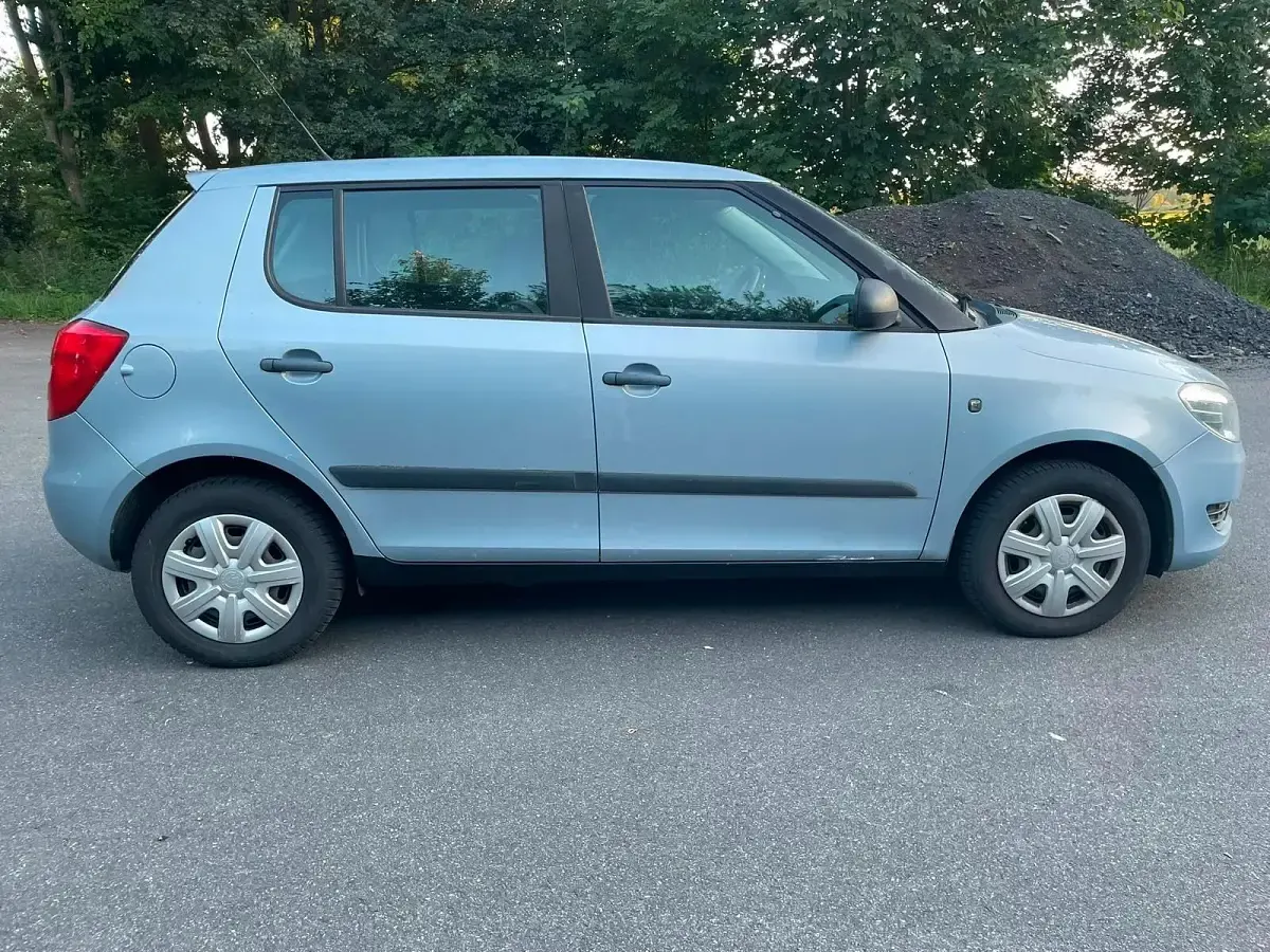 Gebraucht Skoda Fabia Comfort 60 PS (44 kW) 2010 Silber Kleinwagen