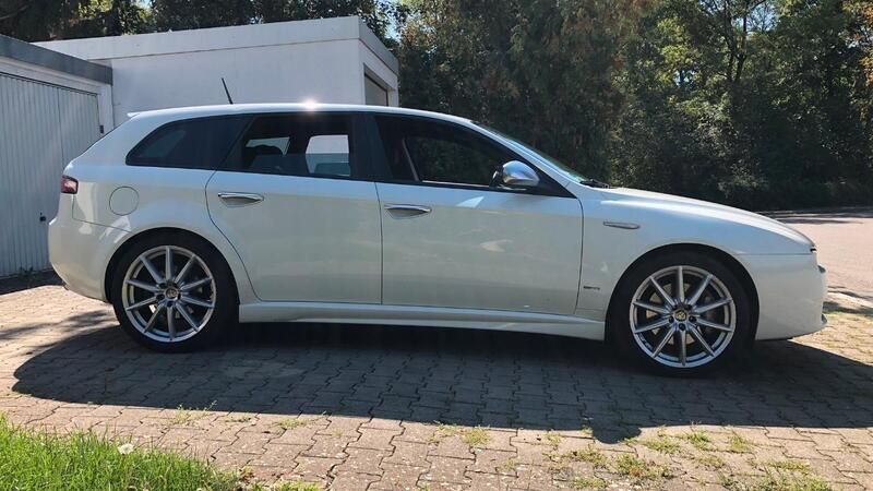 Weiß Gebraucht 2011 Alfa Romeo 159 Kombi | 6.800 € (Teuer) - Bild 1/4
