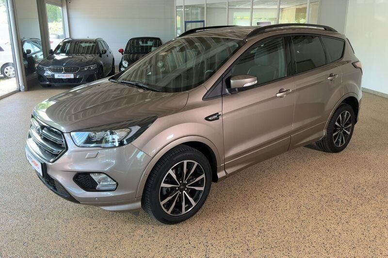Grau Gebraucht 2019 Ford Kuga ST-Line SUV | 19.930 € (Guter Preis) - Bild 1/4
