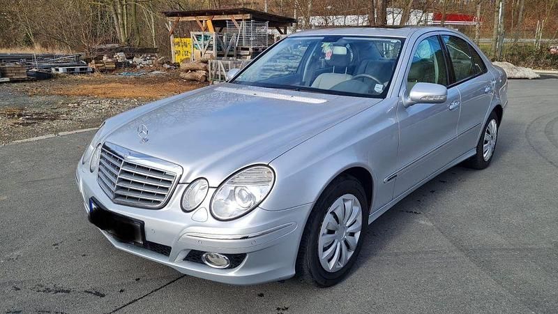 Gebraucht Mercedes E200 Elegance 184 PS (135 kW) 2006 Silber Limousine