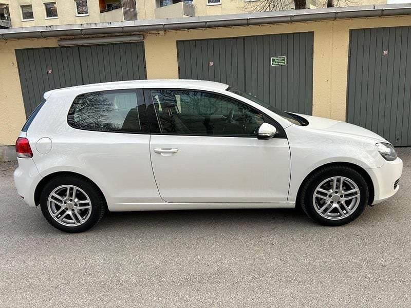 Gebraucht VW Golf VI Trendline 80 PS (58 kW) 2009 Weiß Kleinwagen