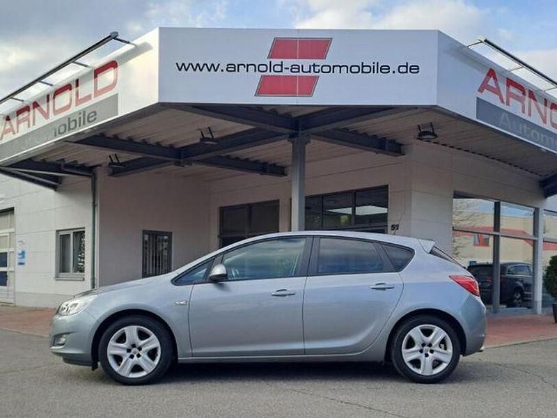 Gebraucht Opel Astra Edition 120 PS (88 kW) 2012 Grau Limousine