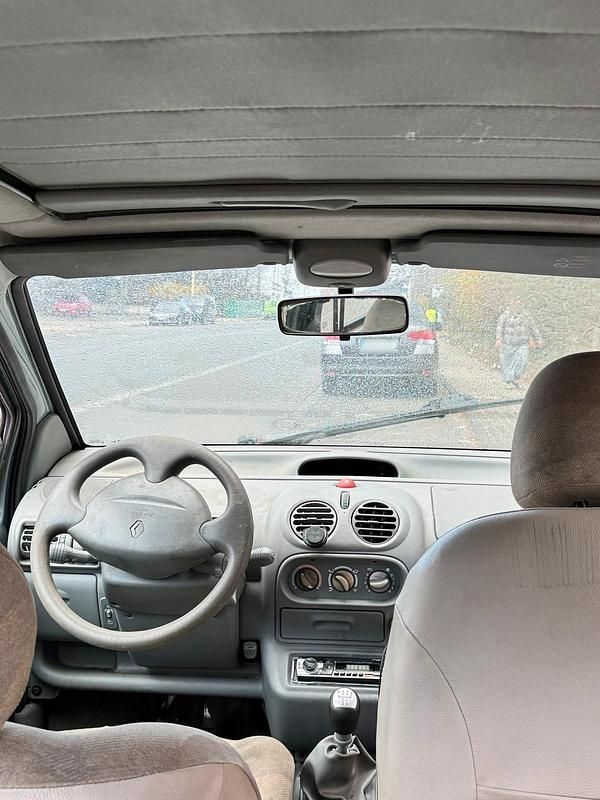 Gebraucht Renault Twingo 58 PS (42 kW) 2003 Silber Kleinwagen