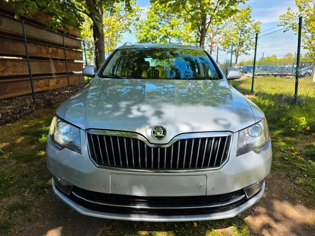 Używany Skoda Superb Elegance 170 KM (125 kW) 2014 Srebrny Kombi