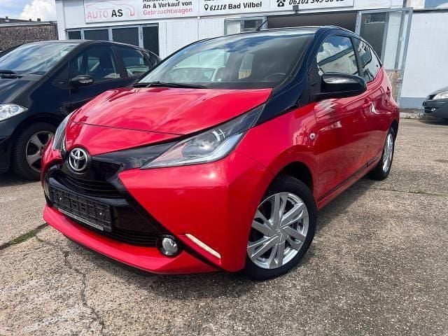 Rot Gebraucht 2017 Toyota Aygo X-cite Kleinwagen | 6.990 € (Fairer Preis) - Bild 1/4