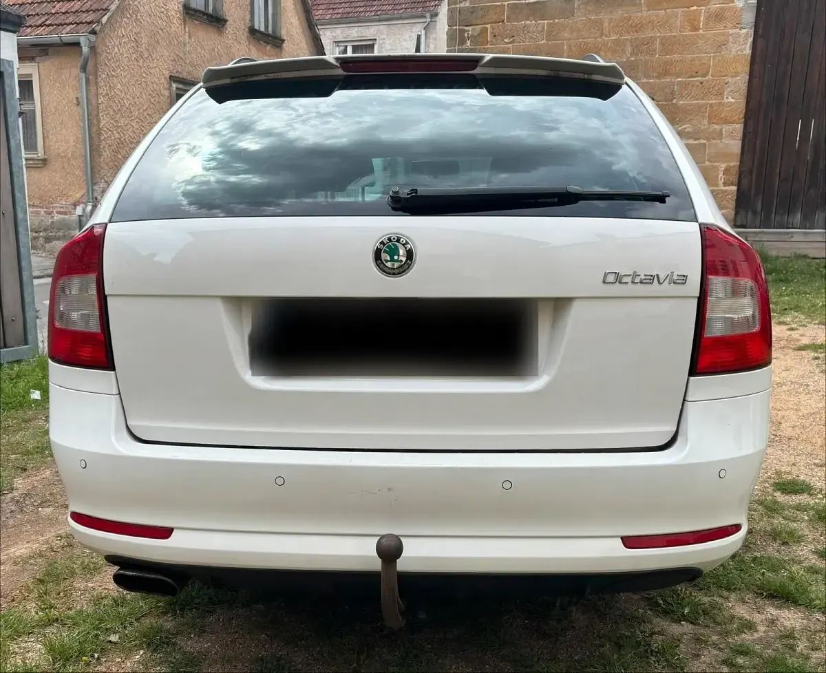 Gebraucht Skoda Octavia 105 PS (77 kW) 2011 Weiß Kombi