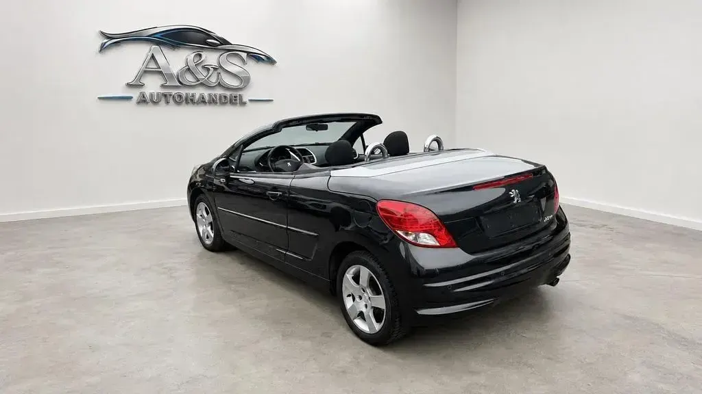 Gebraucht Peugeot 207 CC Active 120 PS (88 kW) 2013 Schwarz Cabrio