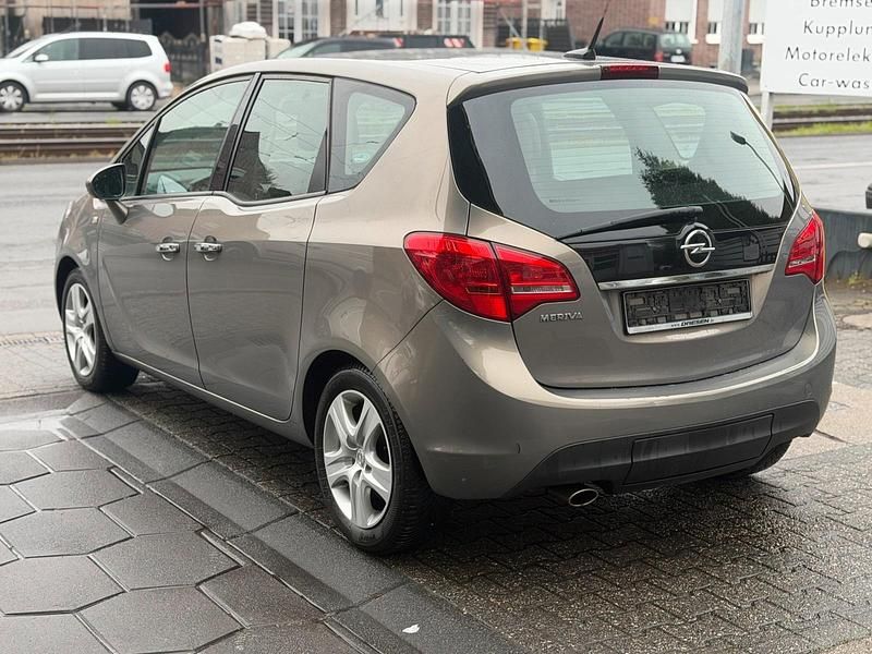 Second-hand Opel Meriva 140 CP (102 kW) 2011 Auriu Monovolum