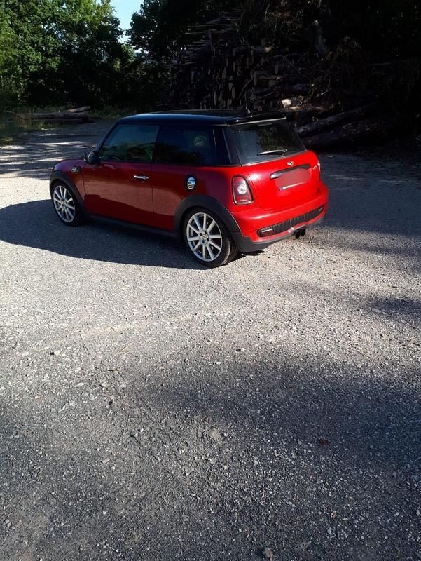 Rot Gebraucht 2009 Mini John Cooper Works Kleinwagen | 8.500 € (Guter Preis) - Bild 1/4