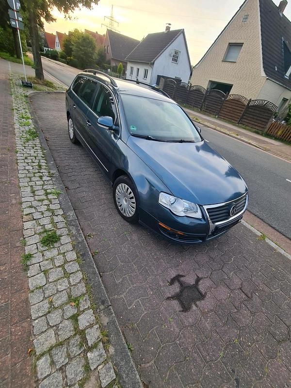 Gebraucht VW Passat 122 PS (89 kW) 2009 Blau Kombi
