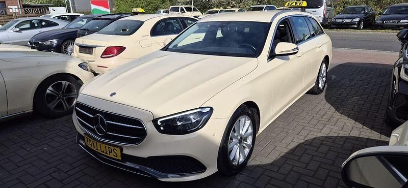 Gebraucht Mercedes E200 160 PS (117 kW) 2023 Hellelfenbein  unilack Kombi