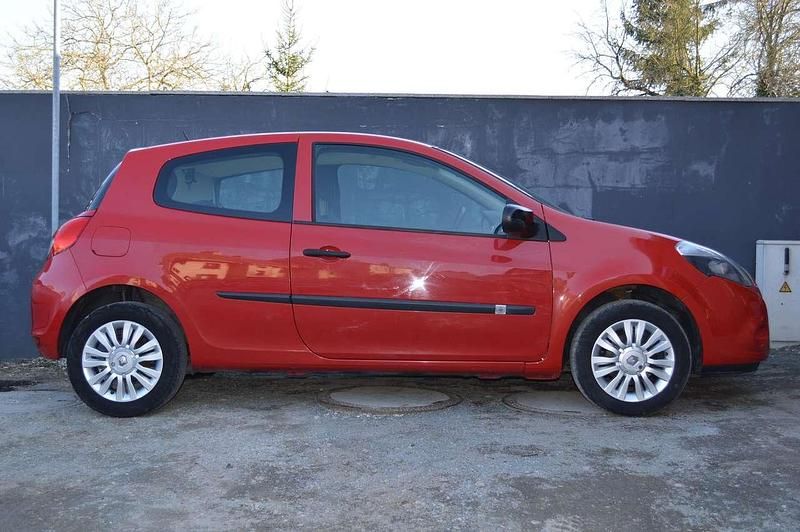 Gebraucht Renault Clio IV 75 PS (55 kW) 2012 Hellrot Kleinwagen