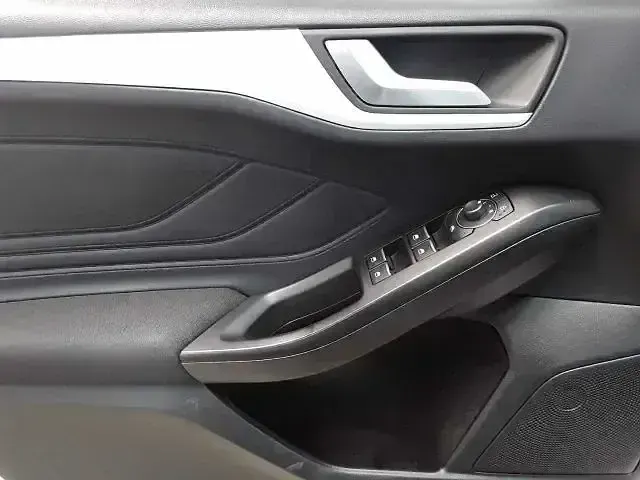 Gebraucht Ford Focus Cool & Connect 120 PS (88 kW) 2022 Frostweiß Kombi
