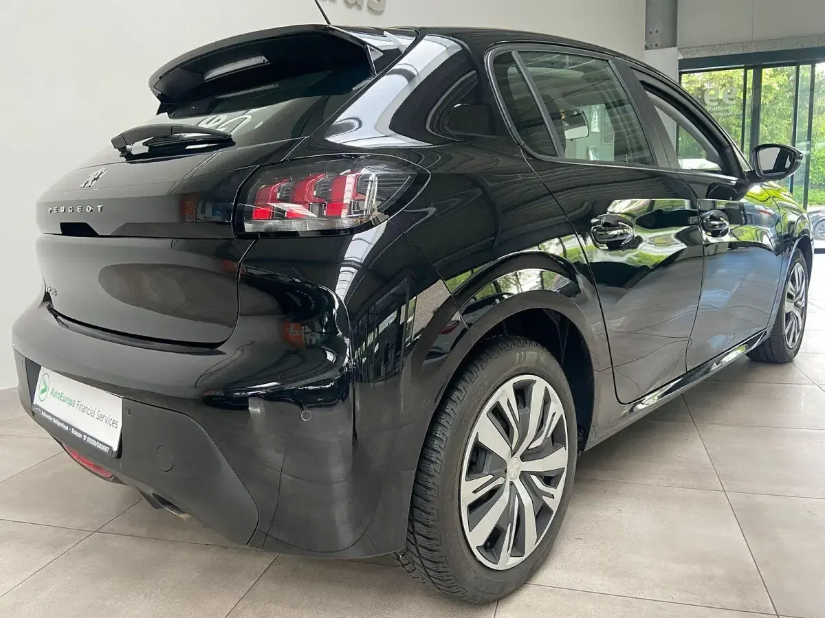 Gebraucht Peugeot 208 101 PS (74 kW) 2020 Noir perla nera Kleinwagen