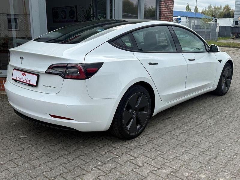 Second-hand Tesla Model 3 366 kW (498 CP) 2021 Alb Berlinǎ