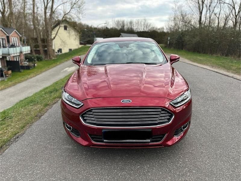 Gebraucht Ford Mondeo Titanium 150 PS (110 kW) 2015 Rot Limousine