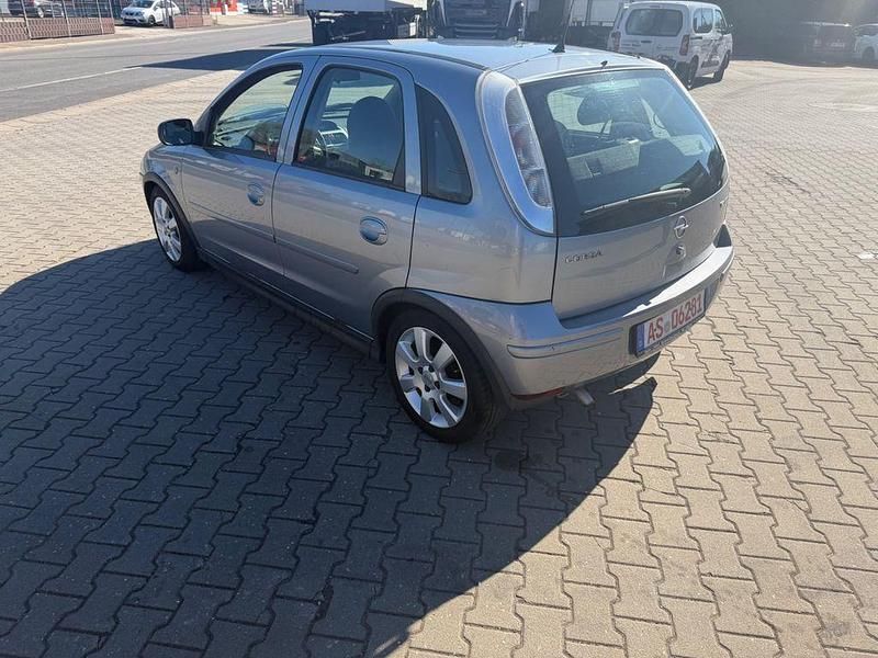 Second-hand Opel Corsa Cosmo 80 CP (58 kW) 2005 Argintiu Hatchback