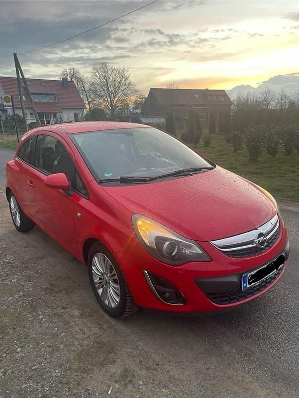 Gebraucht Opel Corsa Innovation 90 PS (66 kW) 2012 Rot Kleinwagen
