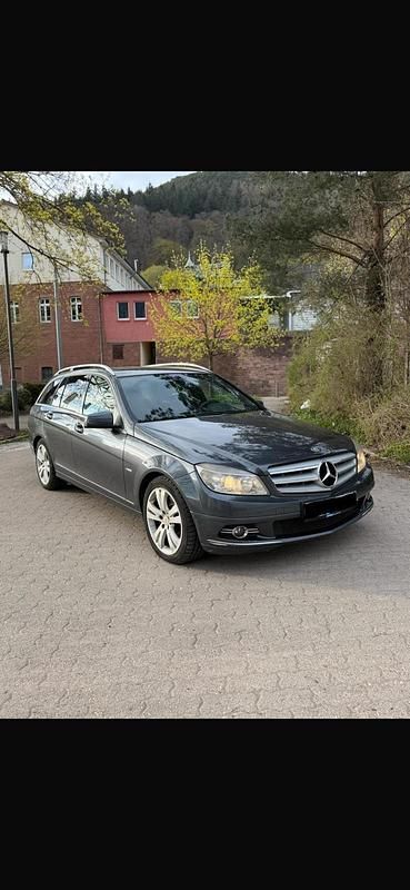Gebraucht Mercedes 320 224 PS (164 kW) 2009 Grau Kombi