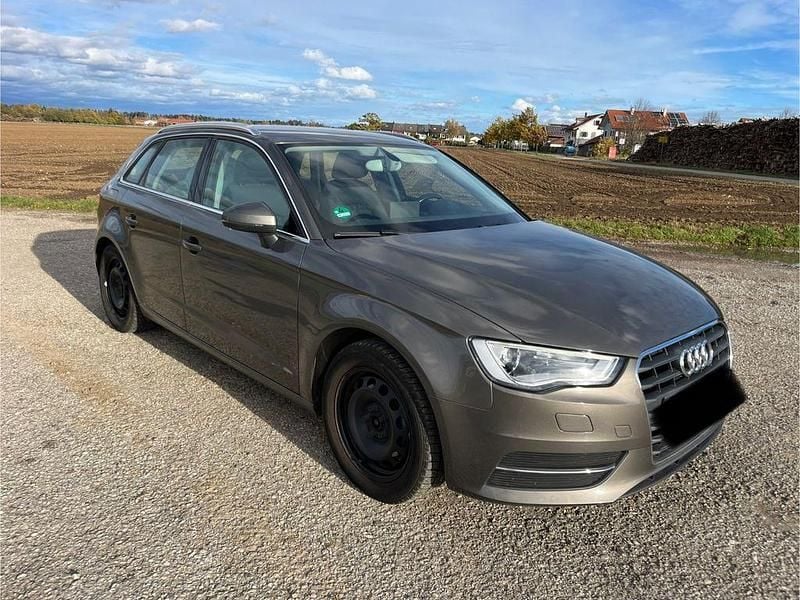 Braun Gebraucht 2013 Audi A3 Ambiente Limousine | 8.999 € (Guter Preis) - Bild 1/4