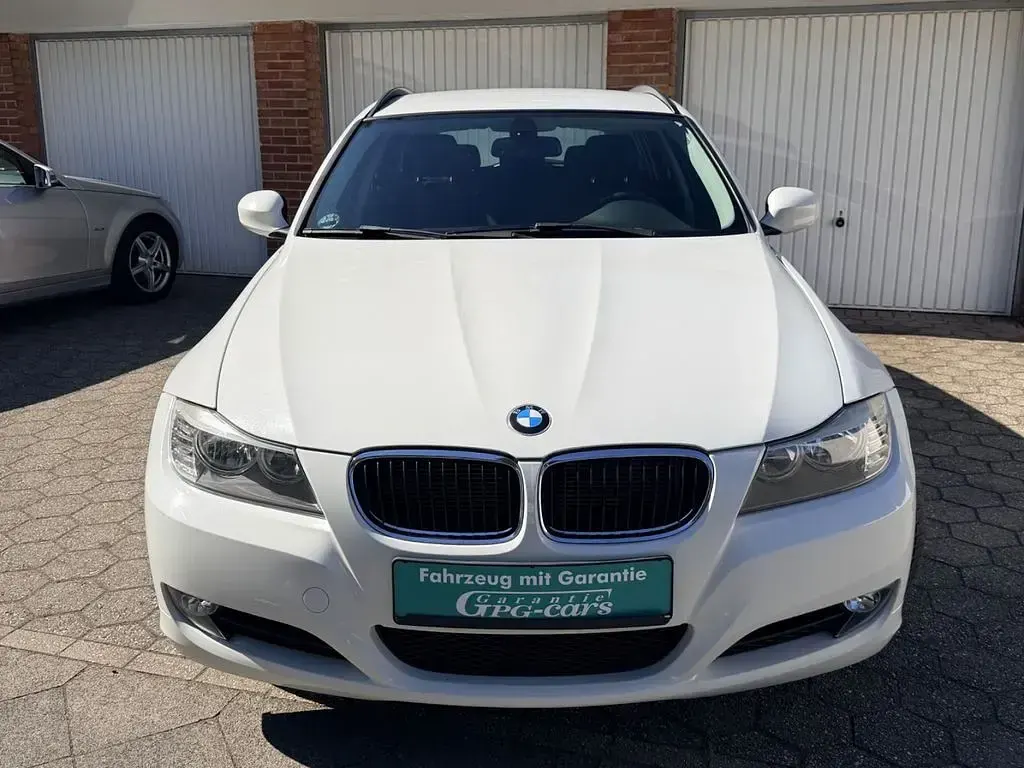 Gebraucht BMW 318 Comfort Edition 143 PS (105 kW) 2012 Weiß Kombi