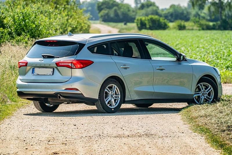 Gebraucht Ford Focus 120 PS (88 kW) 2019 Silber Kombi