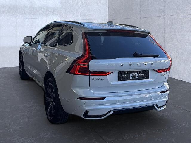 Gebraucht Volvo XC60 Ultimate 235 PS (172 kW) 2023 Crystal white (metallic) SUV