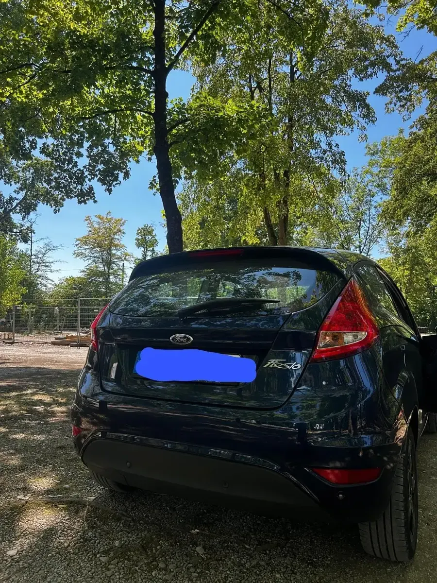 Gebraucht Ford Fiesta 97 PS (71 kW) 2012 Blau Kleinwagen