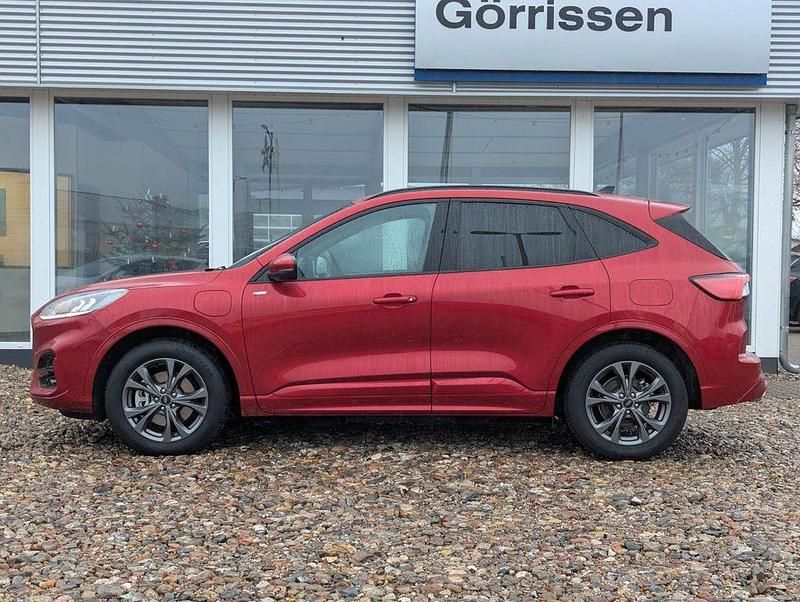 Gebraucht Ford Kuga ST-Line 152 PS (111 kW) 2021 Rot SUV
