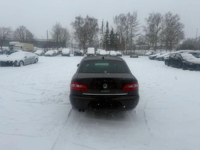 Gebraucht Skoda Superb Elegance 140 PS (102 kW) 2011 Braun Limousine