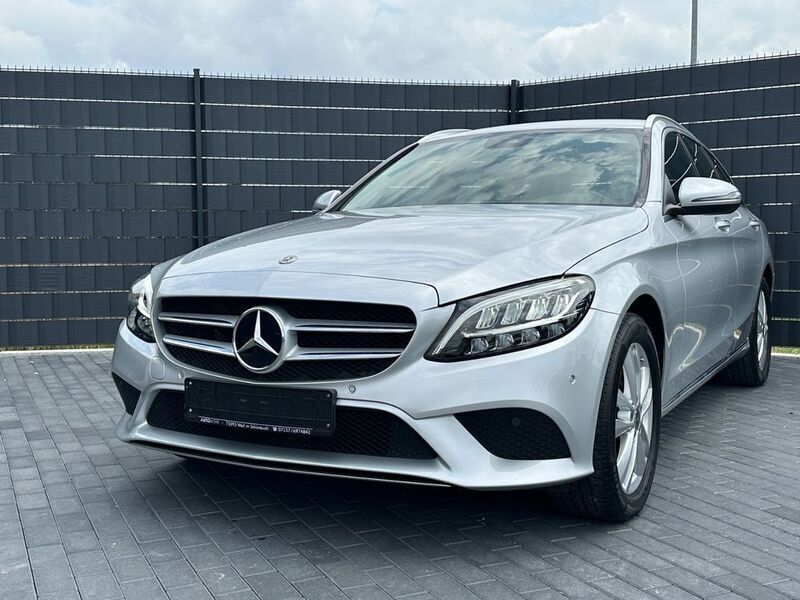 Silber Gebraucht 2018 Mercedes C180 Avantgarde Limousine | 21.990 € (Guter Preis) - Bild 1/4