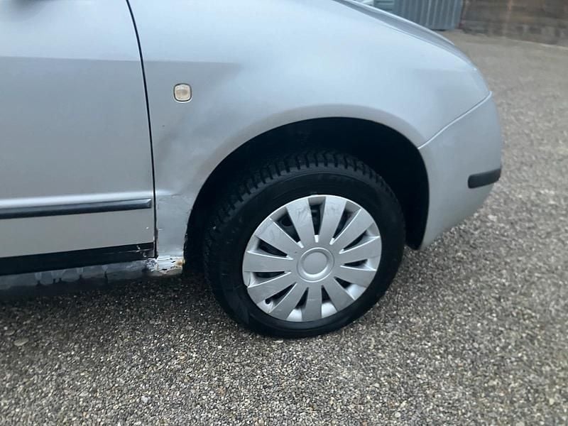 Gebraucht Skoda Fabia 75 PS (55 kW) 2004 Silber Kleinwagen