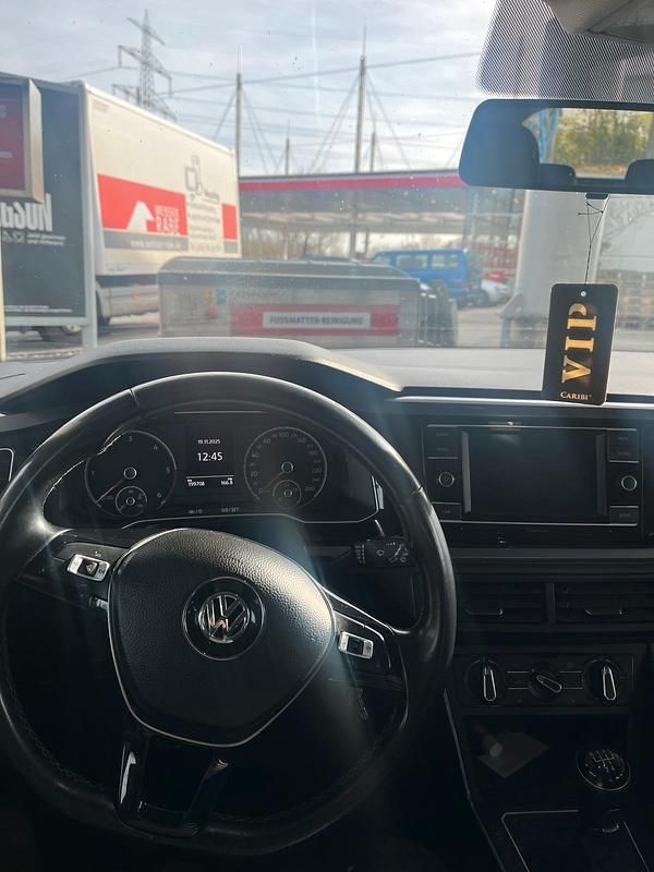 Grau Gebraucht 2018 VW Polo Kleinwagen | 8.000 € (Fairer Preis) - Bild 1/4