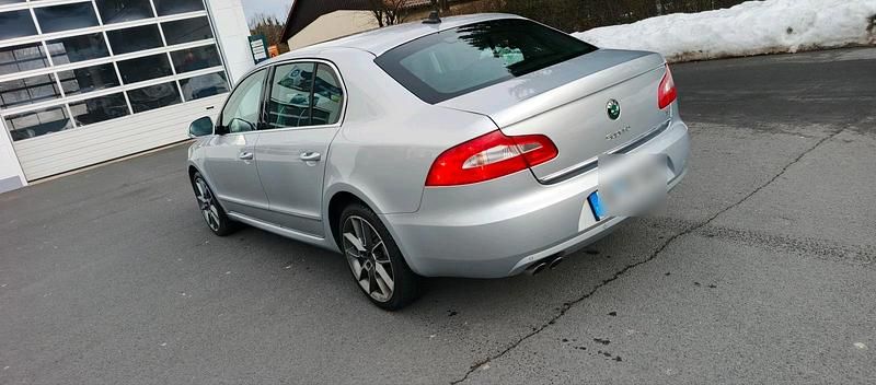 Gebraucht Skoda Superb 160 PS (117 kW) 2010 Blau Limousine