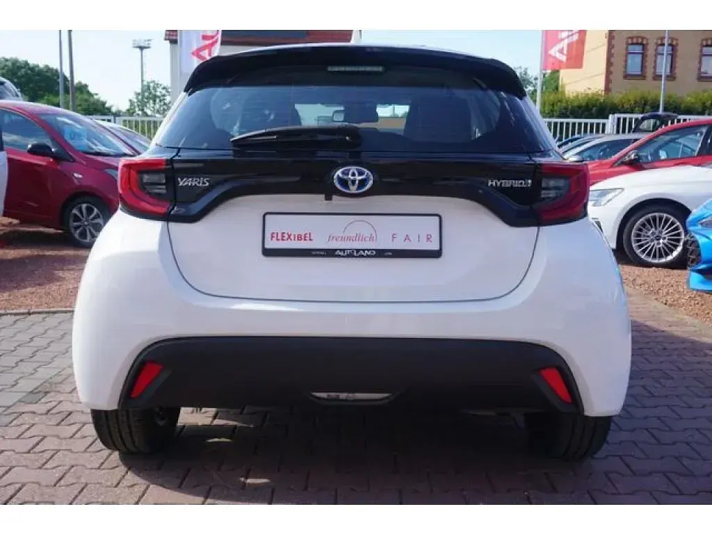 Gebraucht Toyota Yaris Team 116 PS (85 kW) 2023 Weis Kleinwagen