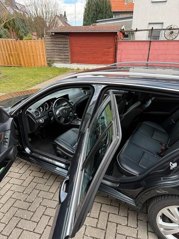 Gebraucht Mercedes C220 170 PS (125 kW) 2011 Schwarz Kombi